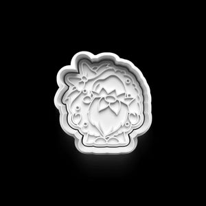 Weihnachts-Gnome Keks-Ausstecher in Form eines niedlichen Gnomes, perfekt für festliche Bäckerei.