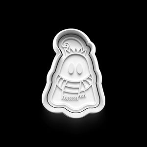 Niedliche Gespenster Keks Ausstechform in Weihnachtsmütze, perfekt für festliche Plätzchen und Halloween.