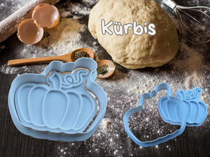 Herbstliche Keks-Ausstecher in Kürbisform, ideal für saisonale Backwaren und Plätzchen.