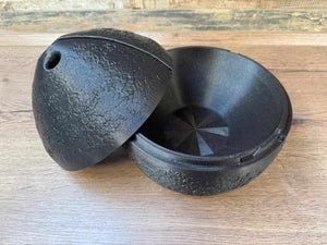 Garnschale aus schwarzem Material mit Deckel, ideal für Woll- und Garnprojekte, schützt vor Verheddern.