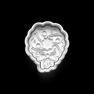 Weihnachtskeksausstecher in Form eines festlichen Kranzes für gemütliche Backnachmittage.