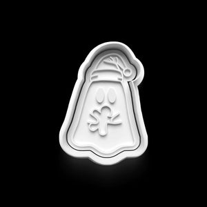 Niedlicher Gespenster Keks Ausstecher mit Weihnachtsmütze für festliche Bäckerei und Halloween-Spaß.