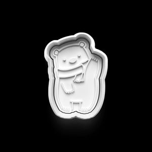 Winter Keks-Ausstecher in Form eines Eisbären mit Schal für festliche Plätzchen-Backabenteuer.