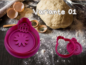 Festliche Christbaumkugel-Keks-Ausstecher auf bemehltem Tisch mit Teig, ideal für weihnachtliche Bäckerei-Kreationen. Variante 01.