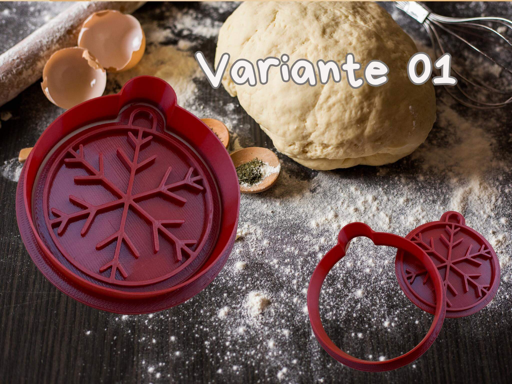 Weihnachts-Keks-Ausstecher in Schneeflocken-Design auf einer Küchentheke mit Teig.