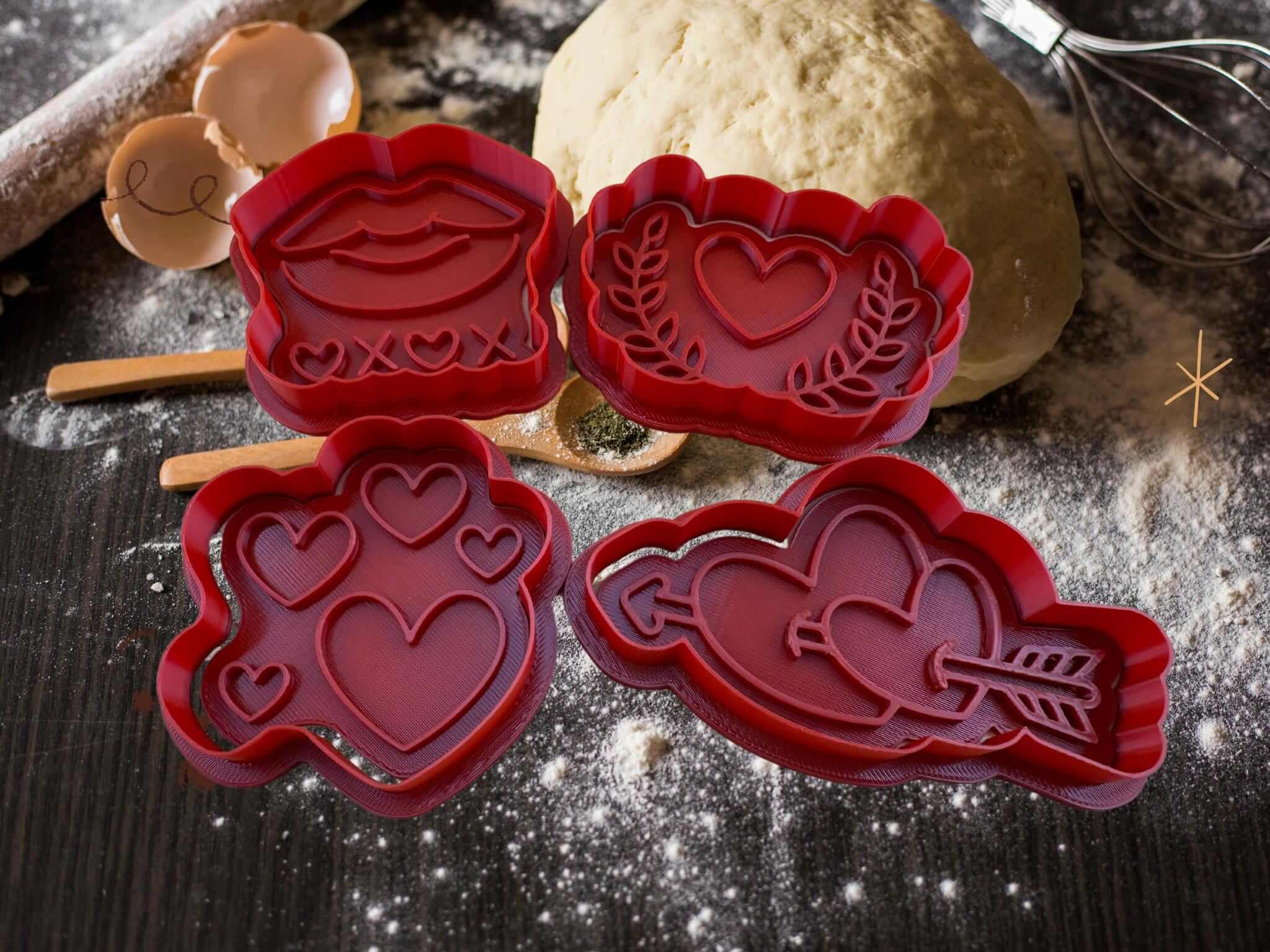 Valentinstag Keks Ausstecher Set - Herz, Kuss, Pfeil Formen für romantische Backkreationen. Perfekt für Valentinstag oder Hochzeiten.