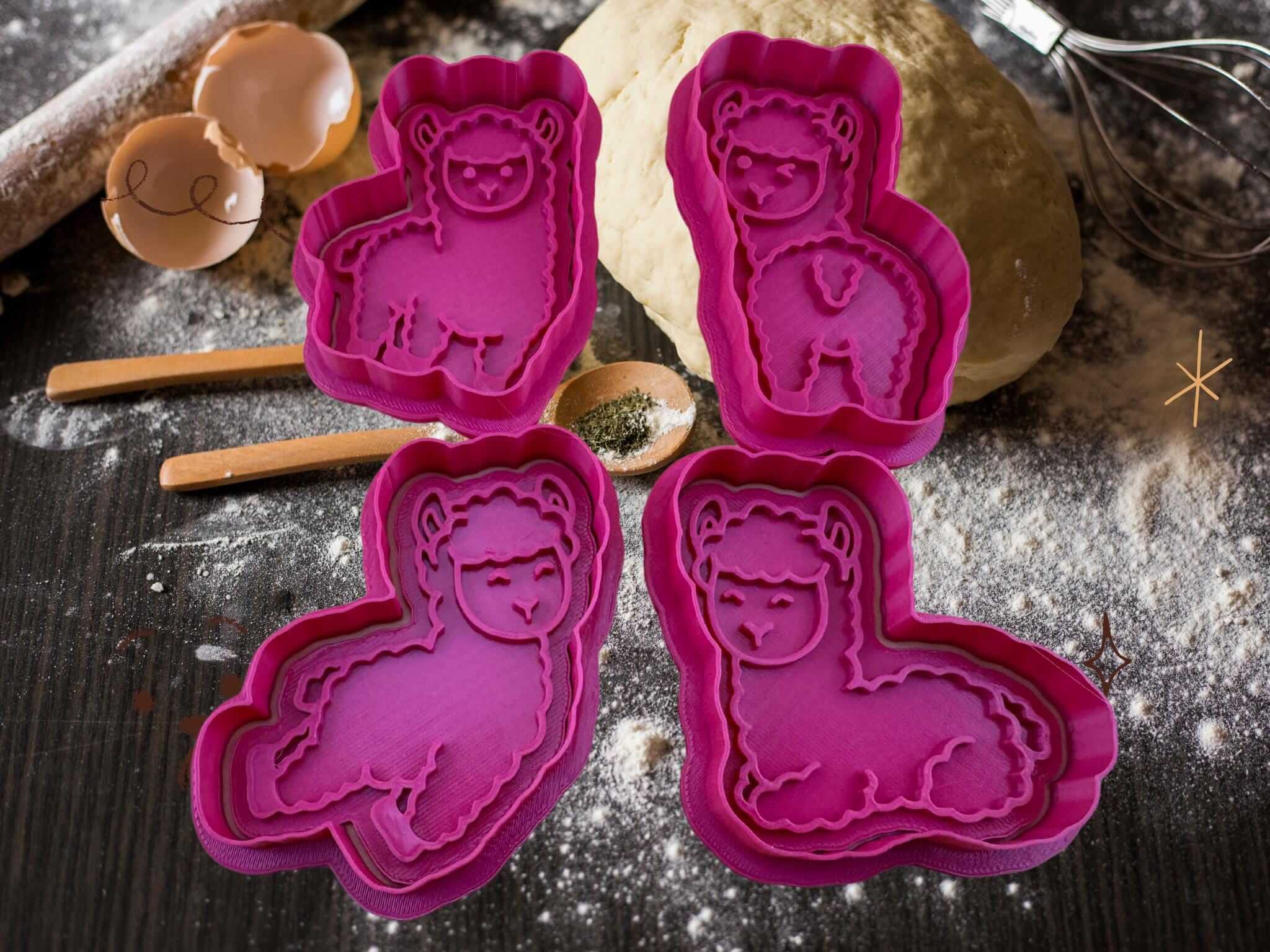 Niedliche Lama Keks-Ausstechformen in pink, ideal für kreative Keksprojekte und Bastelarbeiten.