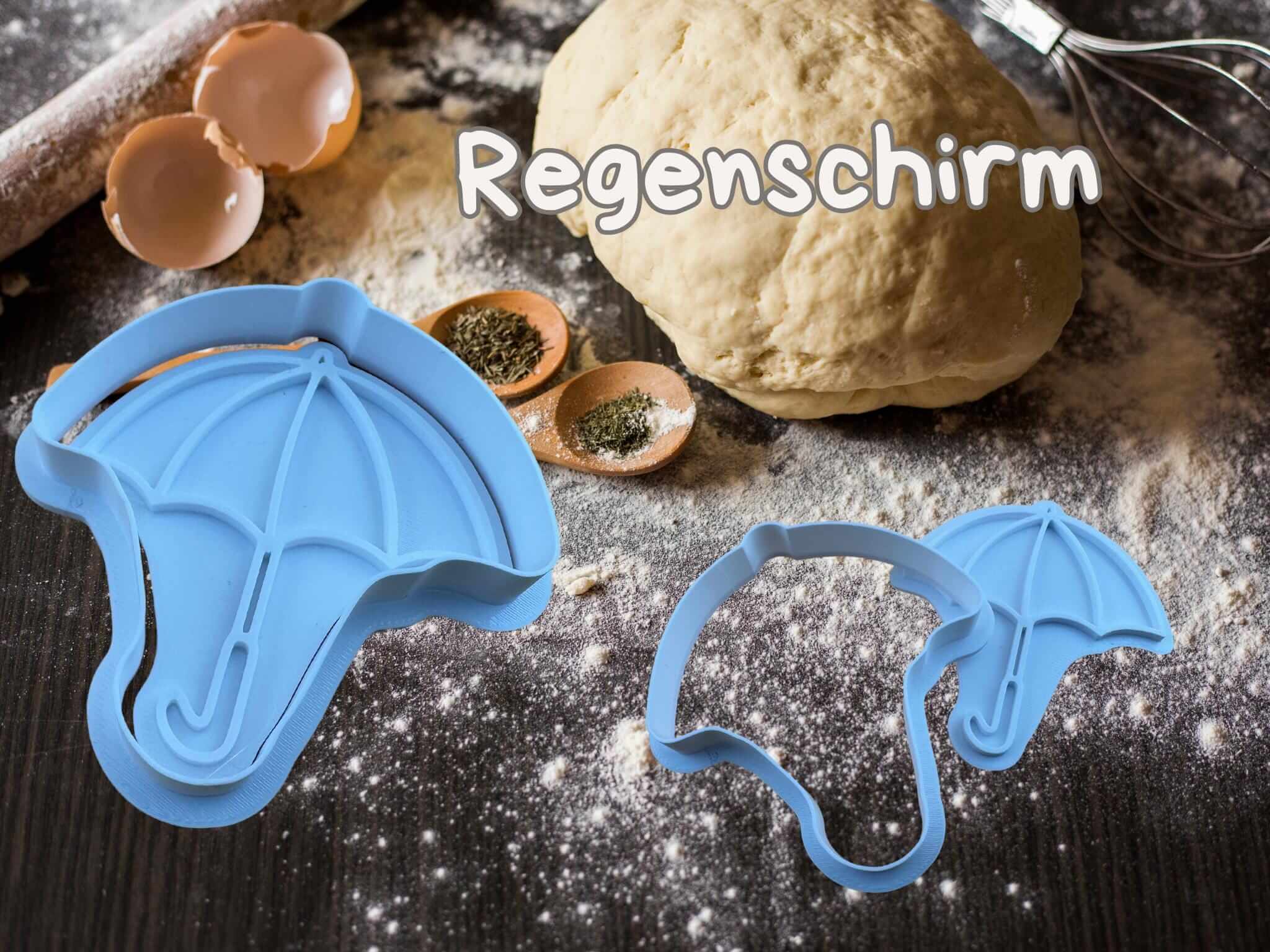 Herbstlicher Keks-Ausstecher in Form eines Regenschirms auf Teig, ideal für kreative Backprojekte.
