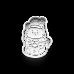 Katzenförmiger Keks-Ausstecher in weiß für festliche Weihnachtsplätzchen.